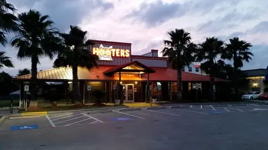 Hooters