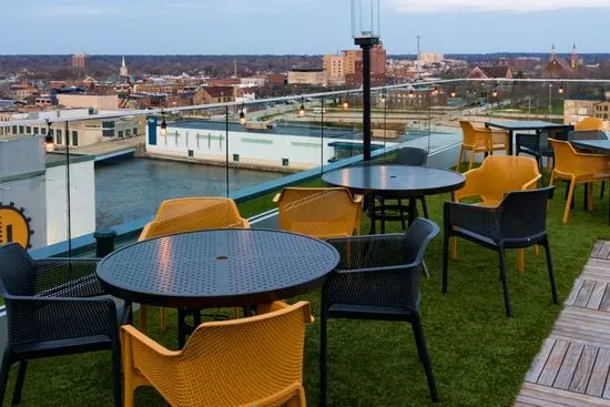 The Top Rooftop Bar & Lounge