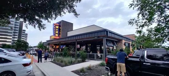 Pluckers Wing Bar