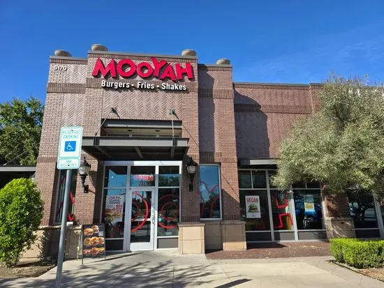 MOOYAH Burgers, Fries & Shakes