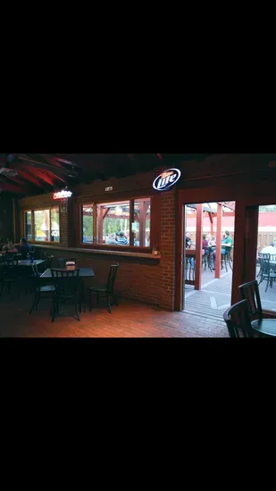 Van's Pizza Pub & Grill