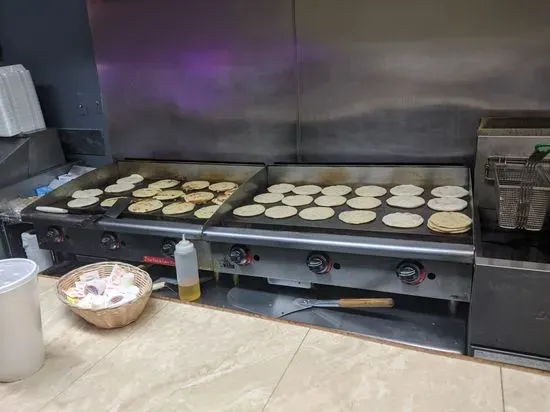 La Pupusa Loca Grille