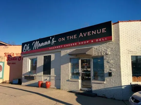 Oh Mamma's On The Avenue