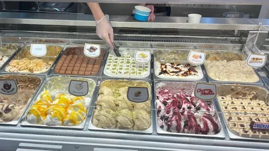 BAZARIA | GELATO & FROZEN YOGURT