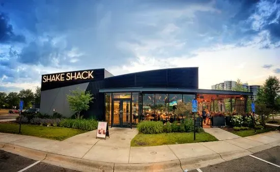 Shake Shack Southdale