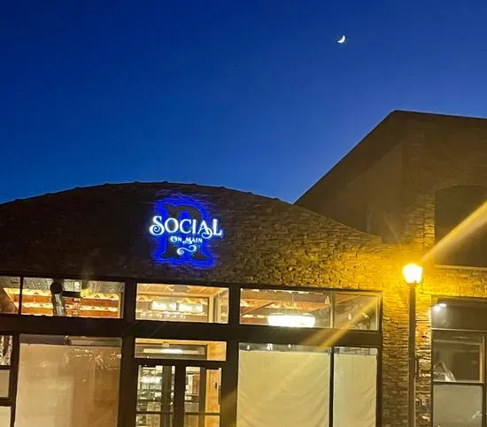 R Social On Main