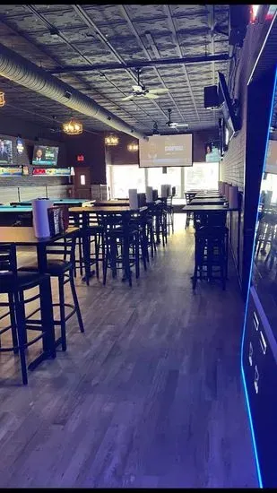 Hotshots Sports Bar & Grill