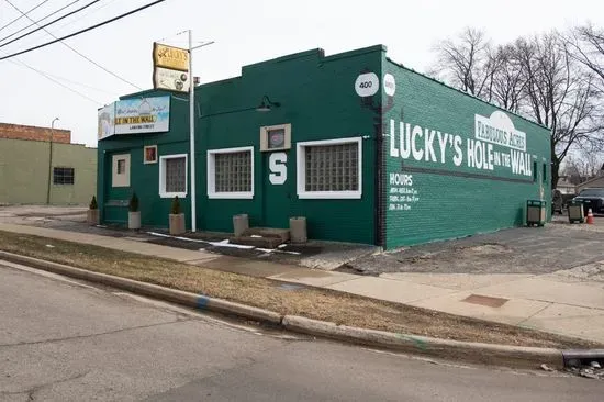 Lucky's Hole In The Wall Sports Bar