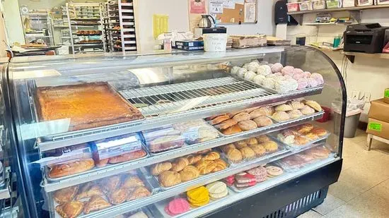 Panaderia Y Pasteleria Latina