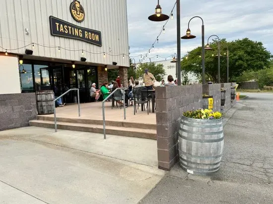 Foothills Brewing Tasting Room