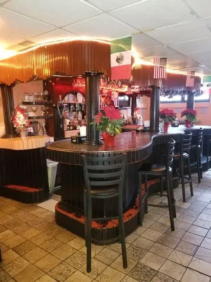 Los Compadres Restaurant & Bar