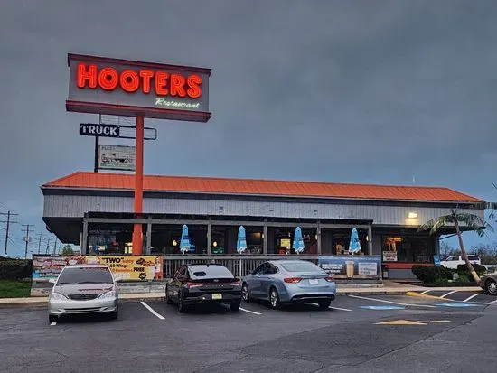 Hooters