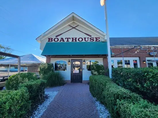 Boathouse Bar & Grill