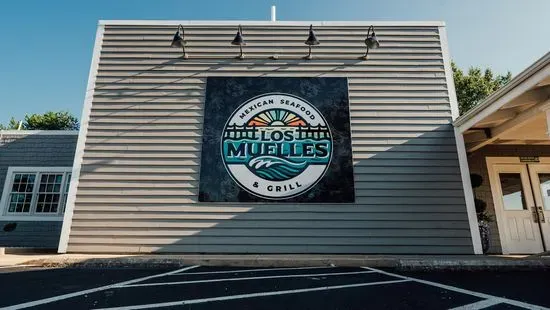 Los Muelles Mexican Seafood & Grill