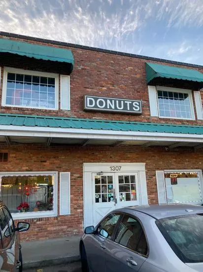 Baker's Dozen Donut Shop