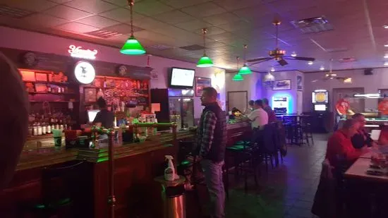 Thirsty's Food & Spirits - Best Local Pizza