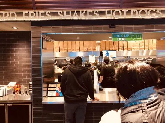 Shake Shack Midtown Village - 12th & Chestnut