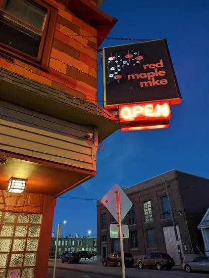 Red Maple MKE (赤いカエデMKE) | Milwaukee’s Japanese Corner Bar