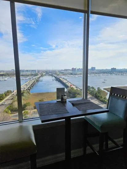 Harborview Restaurant & Lounge