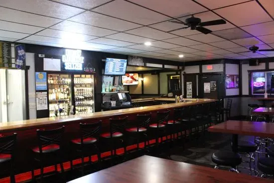 Isaac's Sports Bar & Grill - New Holstein