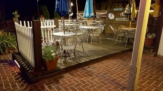 Porch Restaurant & Pub