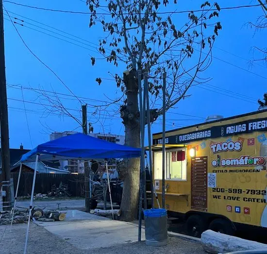 Tacos El Semáforo (Food Truck)