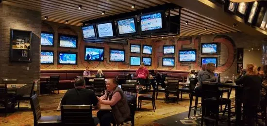 STADIUM Sports Bar & Grill at Belterra Park Cincinnati