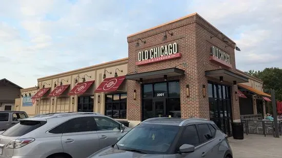 Old Chicago Pizza + Taproom