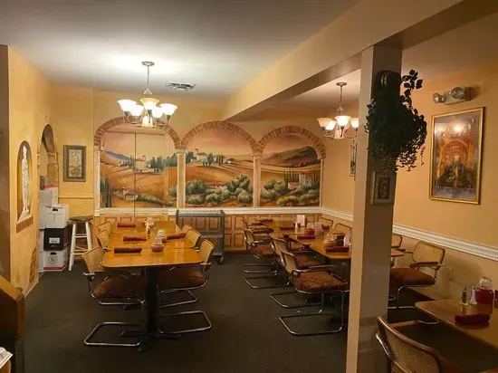 Paisano's Italian Restaurant & Lounge