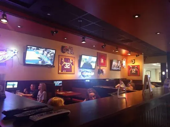 Alumni House Sports Grill