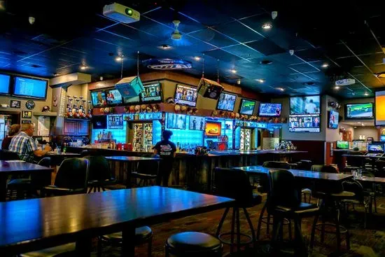 Halftime Sports Bar & Casino