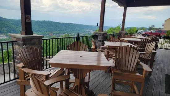 The Lookout Bar & Grill at Eagle View