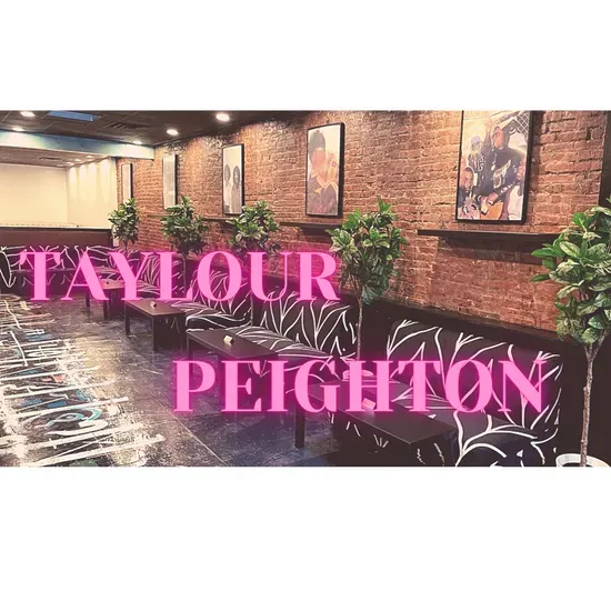 Taylour Peighton Lounge