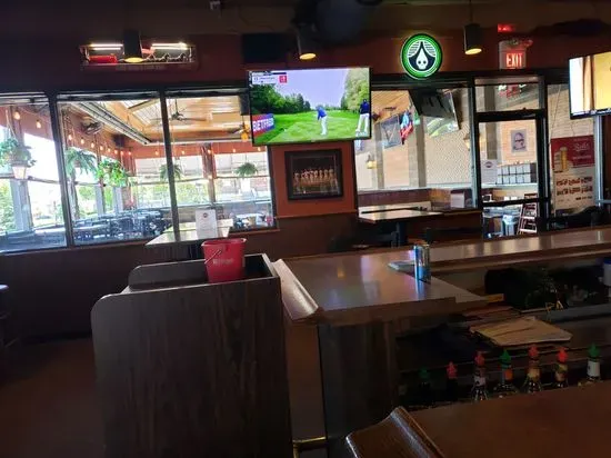 Crossroads Sports Bar & Grill