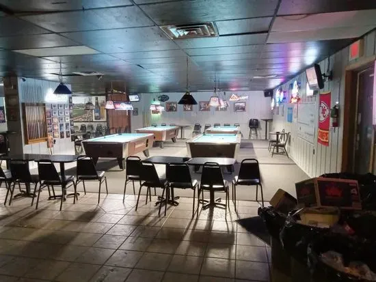 J R'S Bar & Billiards