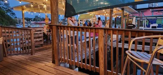 Bayou Joes Marina & Grill