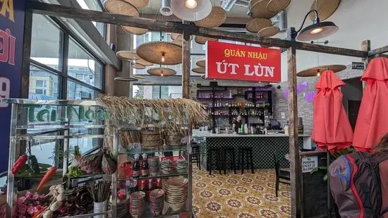 Ông Lắm Bistro