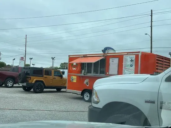 Los Mariachis Taqueria Food truck