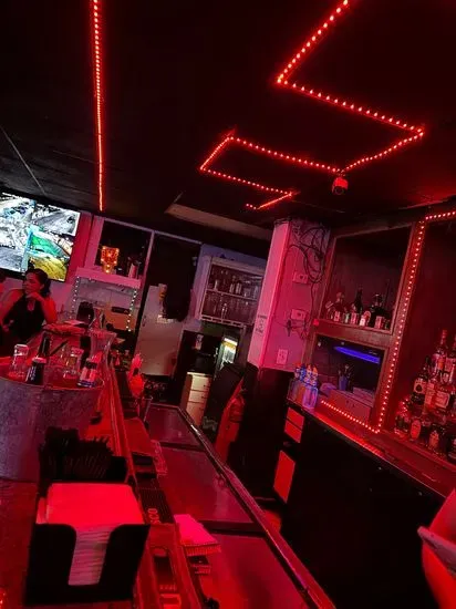 Little Bit Sports Bar