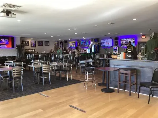 Babe’s Riverfront Bar & Grill