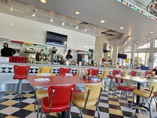 Ze's Diner Mendota Heights