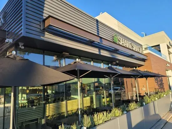 Shake Shack Encino Courtyard