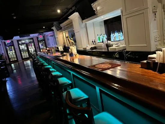 Ilusiones Bar & Lounge