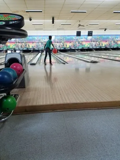 Super Bowling Lanes and Sports Bar