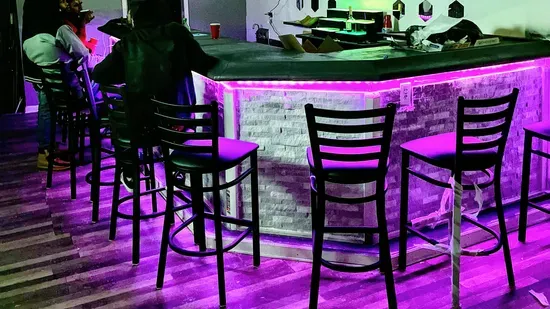Pinky's Bar & Grill
