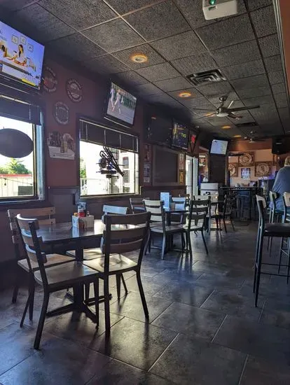 Caps Sports Bar & Grill