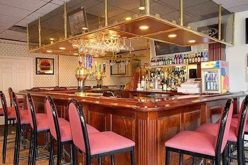 Manhattan Drive Bar & Grill