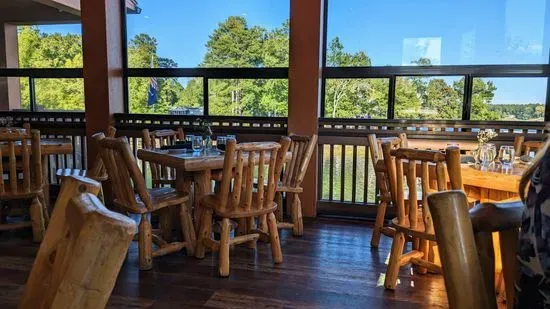 The Retreat: Lake Wateree Dining