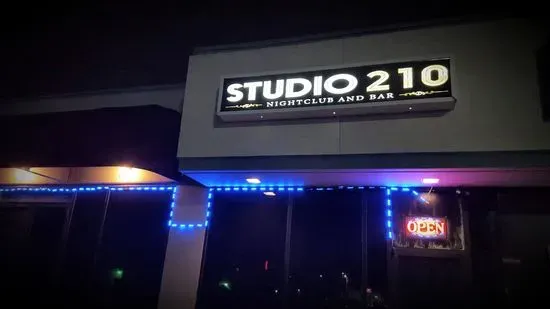 Studio 210 Bar