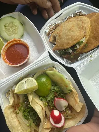 Taqueria la tlayuda